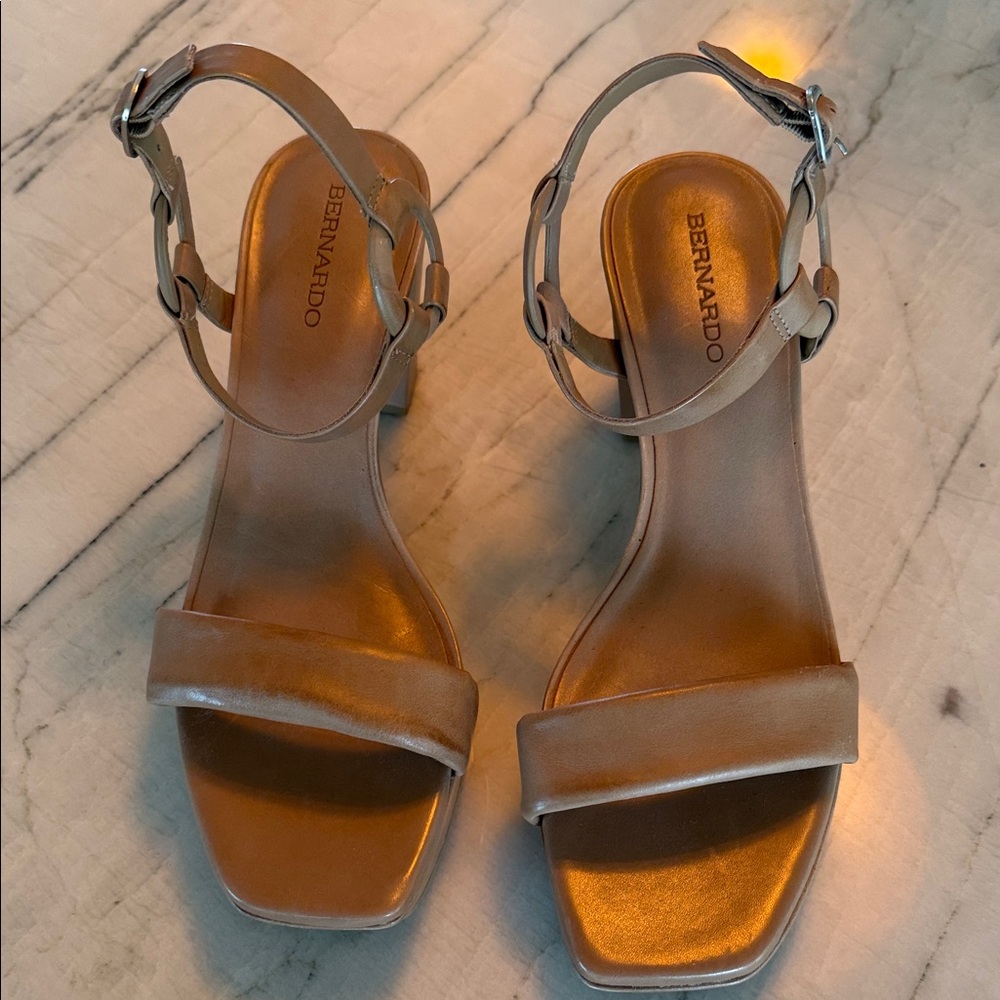 Bernardo Candace Platform Sandals size 10